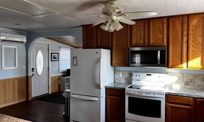 Frontenac Cottage | CLAYTON COTTAGE