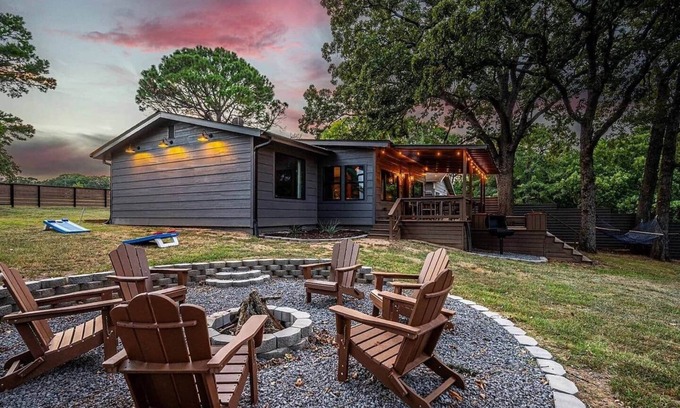 Kingston House | Clayts Lake Escape