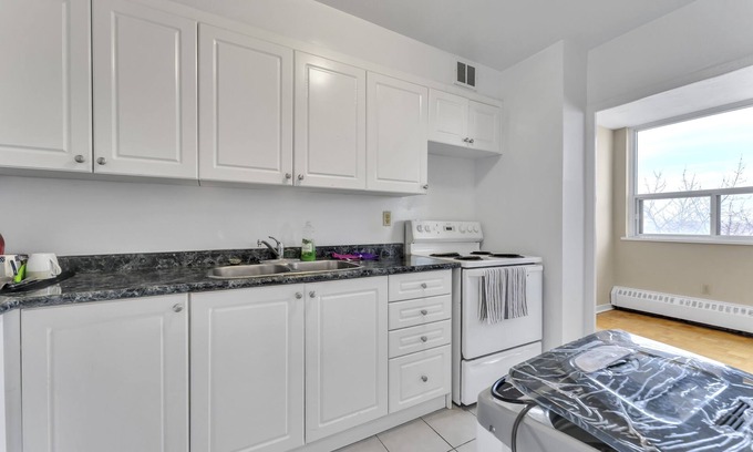 Broadview North Apartment | Clean 1 bedroom apartment 5 min to downtown