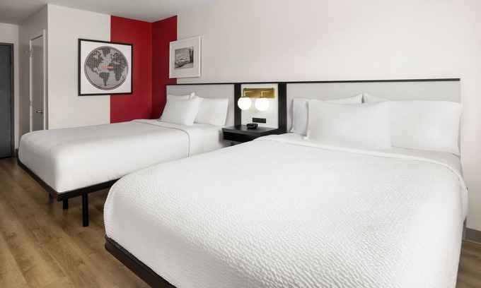 York Hotel | Clean 2 Queen-Bed Room in York just off I-83 Harrisburg Hershey