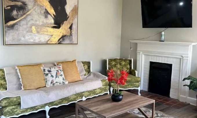 Valdosta House | Clean 2BR 1Bath Duplex in the Heart of Valdosta