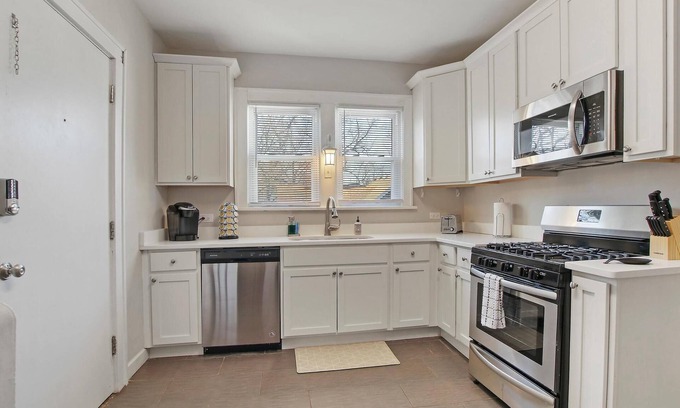 Libertyville House | Clean 3 Bedroom home