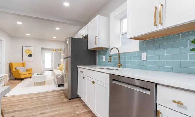 Pueblo Apartment | Clean 3-BR, Pet Friendly, 5 mins to Riverwalk, Free WiFi