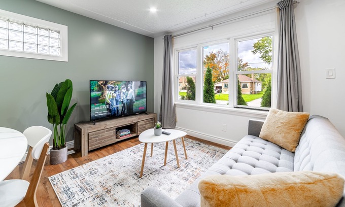 Argyle House | ⭐️Clean 5 bedroom home with 2 kitchens⭐️