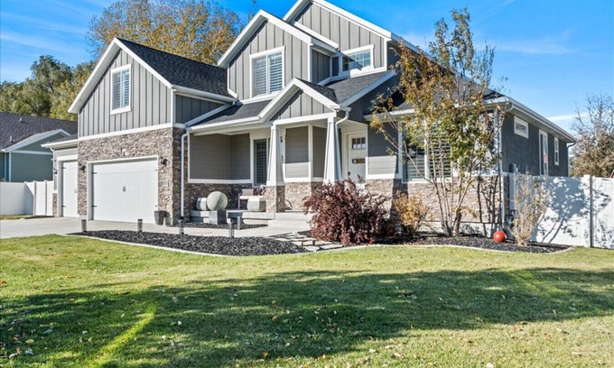 West Jordan House | Clean 7 Bedroom, Gym, Sauna, Hot Tub, Game Room