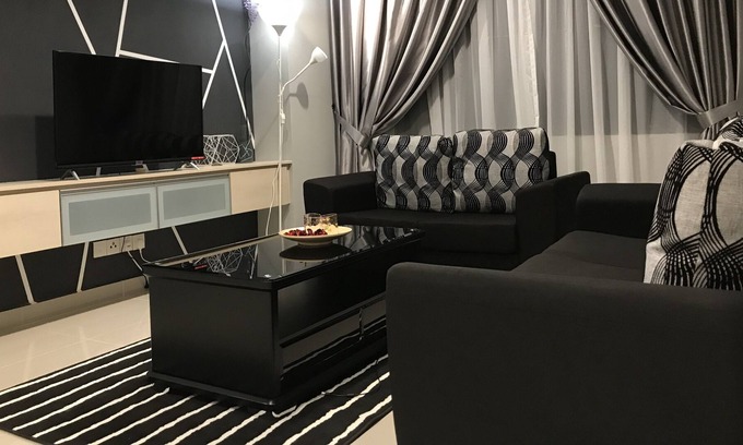 Kampung Selayang Pandang Condo | Clean and Cosy 3R2B Apartment Sleeps 6 Near Batu Caves, FRIM