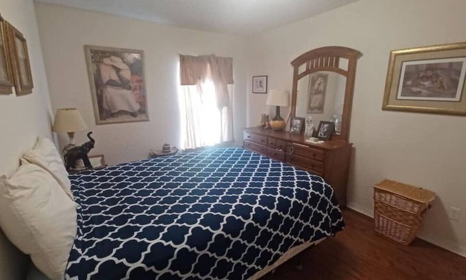Northside House | clean and cozy! Perfect for work trips!