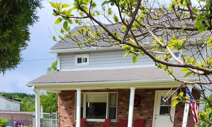 Morton Other | Clean and furnished pet free