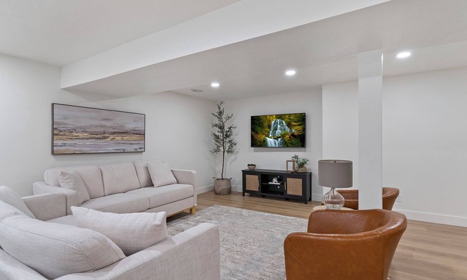 Mountain Green Apartment | Clean and Modern 2-bedroom Apartment in beautiful Mountain Green