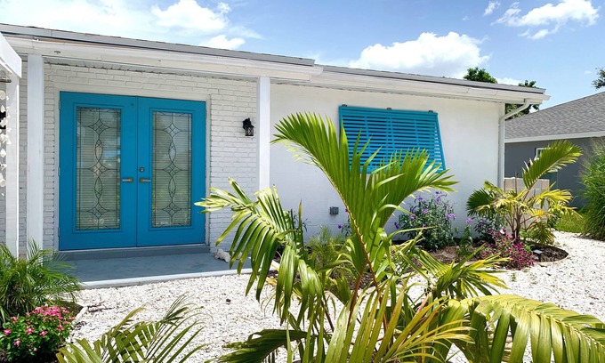 Port Charlotte - Charlotte Harbor Apartment | Clean and peaceful coastal inspired x-large apartment.