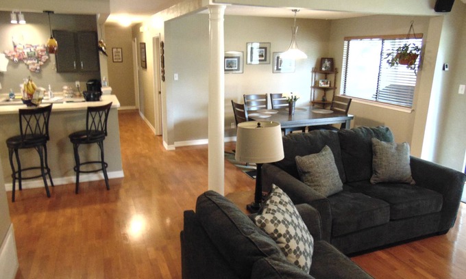 Sunridge South House | Clean and Quiet South Austin Home. Close to Downtown (ACL, SXSW, COTA)