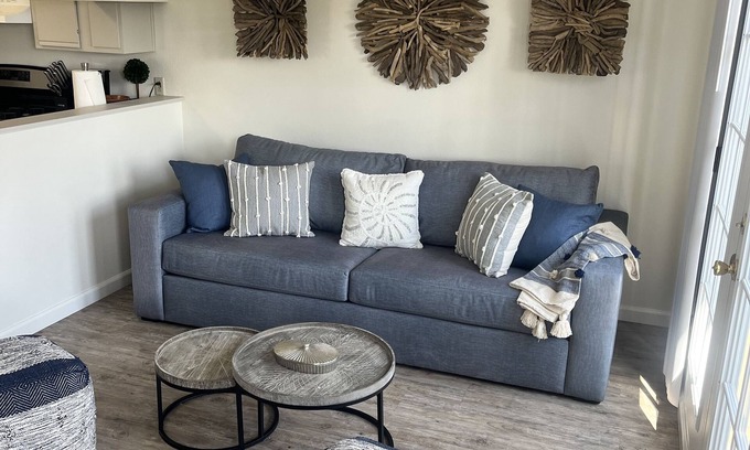 Imperial Beach Apartment | Clean and spacious unit with private balcony 1.5 blks from the beach!