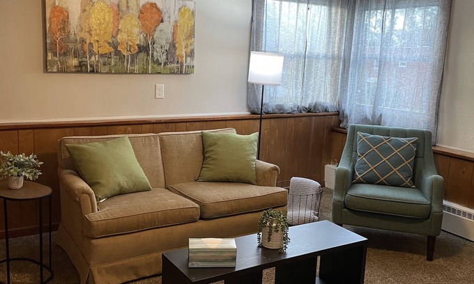 Lake Station Apartment | Clean apartment close to 80/94, I65 Indiana Dunes