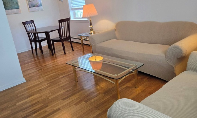 Clifton Condo | Clean, centrally located and updated condo, close to all NYC airports & MetLife