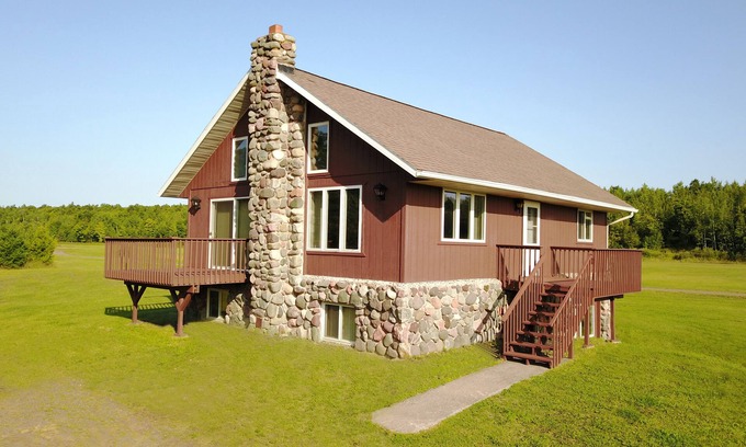 Wakefield Ski Chalet | Clean, Comfortable and Quiet Chalet at the base of Jackson Creek Summit