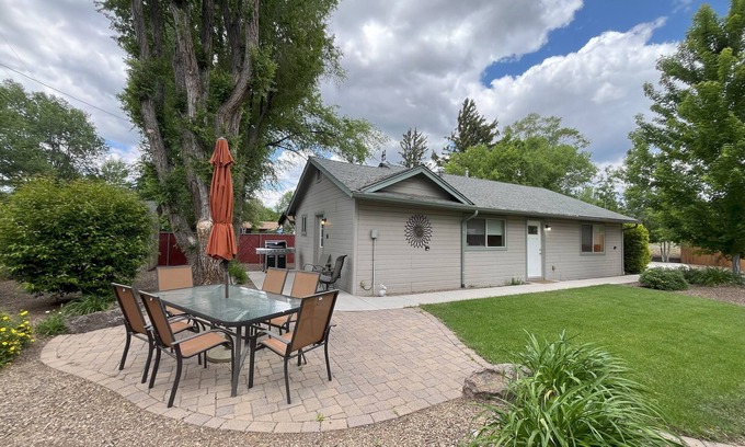 Coconino Estates House | CLEAN & COMFY HOME SO CLOSE TO GRAND CANYON, SNOW BOWL & HISTORIC DOWNTOWN