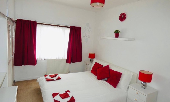 Ashburton House | Clean & Cosy 3 Bed House with Free Pvt Parking