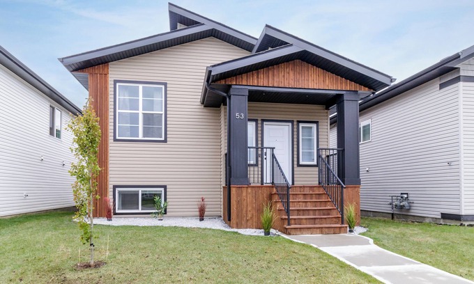 Sylvan Lake House | Clean, Cozy, 4 Bedroom House ~ Close to the Lake ~ Air Conditioning ~ Games Room