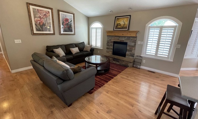 Saratoga Springs House | Clean & cozy 6 BR 3 BA with all the amenities! Saratoga Springs/Lehi