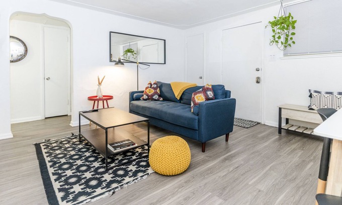 North Aurora Apartment | Clean & Cozy Apartment w/Private Patio