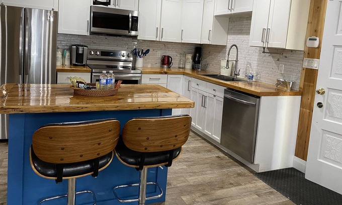 Ahmic Harbour Cottage | Clean&Cozy Family Cottage Magnetawan. On Snowmobile Trails Sleeps 8 &🐾❤️