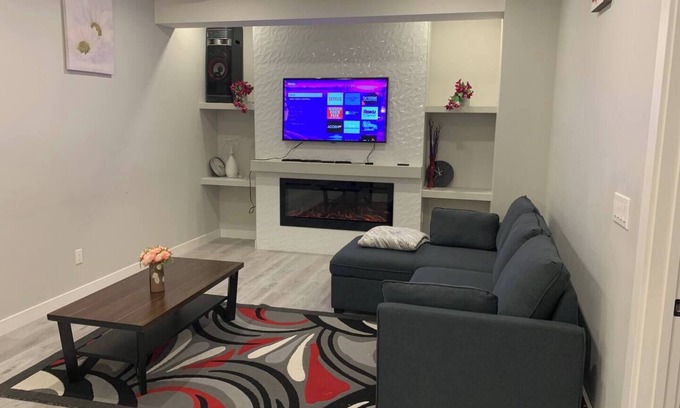 Northeast Edmonton Apartment | CLEAN COZY LEGAL SUITE WITH PRIVATE ENTRANCE.