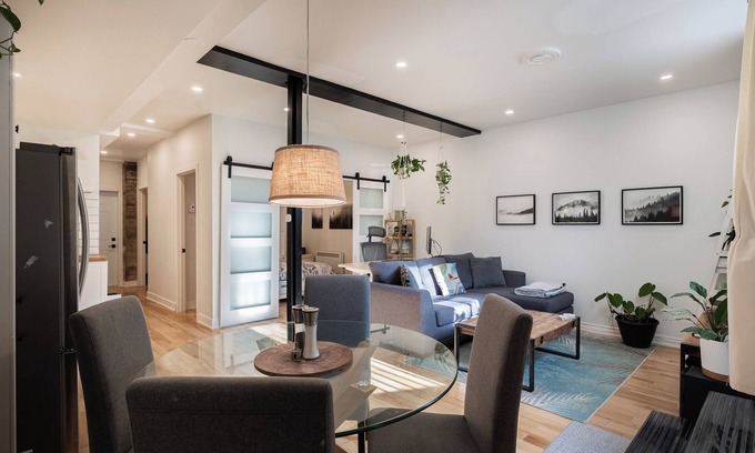 Verdun Apartment | Clean & cozy renovated 2 bedroom apartment steps from away the metro in Verdun!
