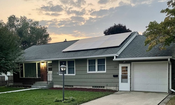 Rochester House | Clean, fun, comfy ranch home near parks, 2.5 mi to Mayo w Pingpong and Playroom