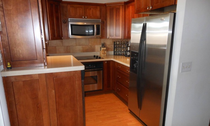 Tucson House | Clean, luxurious 2 Bedroom Winter Get Away Wifi,Pool BBQ, Big Back Yard