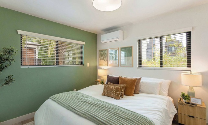 Hillcrest Apartment | Clean, Modern, & Cozy Apartment