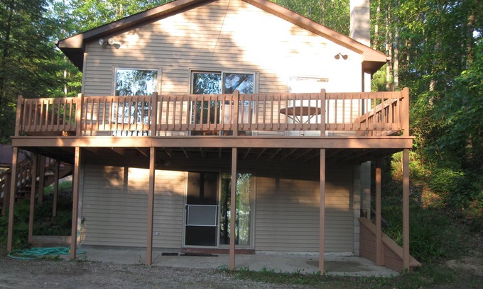 Hillman Cottage | Clean, neat & attractive cottage on Michigan's most beautiful Lake