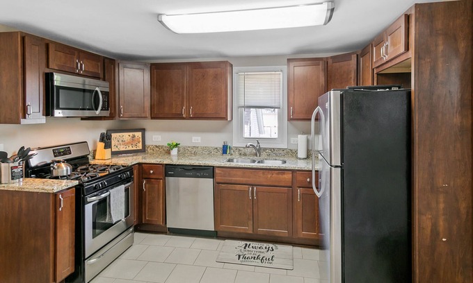 Libertyville Apartment | Clean Newly Remodeled 2 Bedroom Apartment