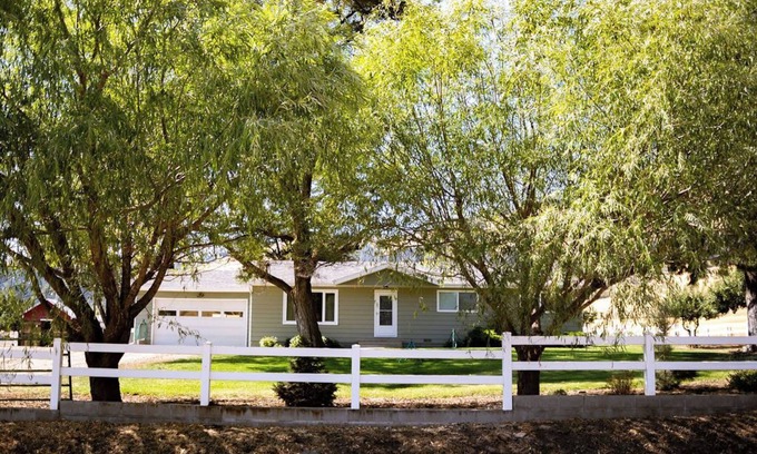 La Grande House | Clean. Private. Beautiful.nIncredibly Clean FarmYard Only Minutes from La Grande