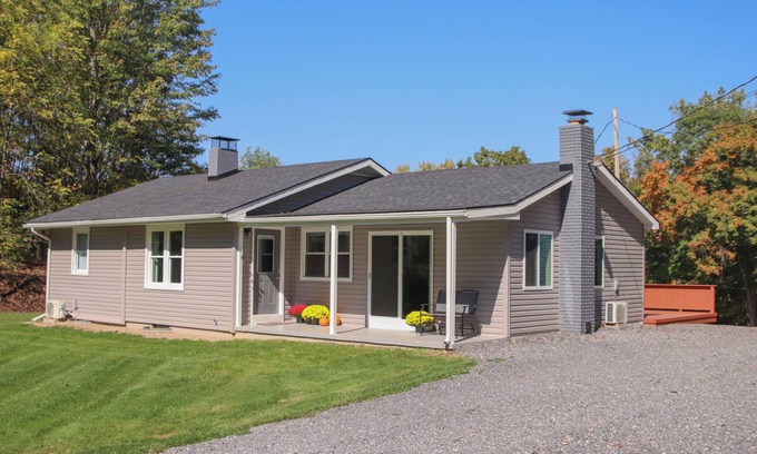 Ellerslie House | Clean & Private Mountain Home