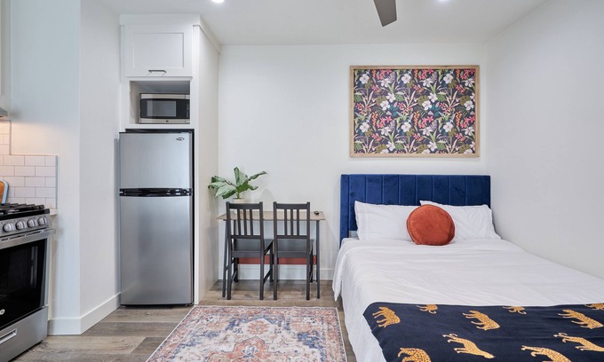 El Segundo Apartment | Clean Private Studio 5 Mins from LAX & Beach - Monthly Stay Discounts Available