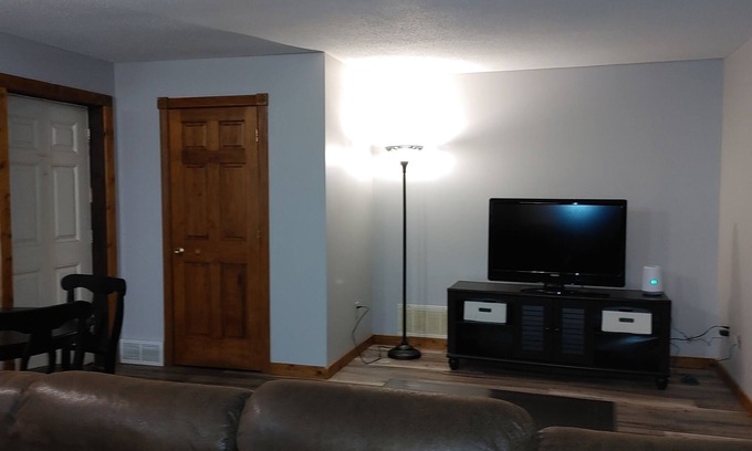 Pine City Apartment | Clean & Quiet in the heart of Pine City