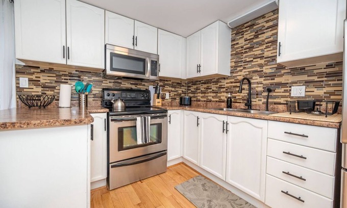 Pembroke House | Clean, renovated, modern 2 bedroom house in Pembroke