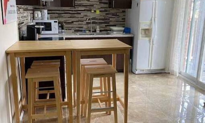 Gateway Apartment | clean & spacious 2 bedroom walk out basement seperate entrance