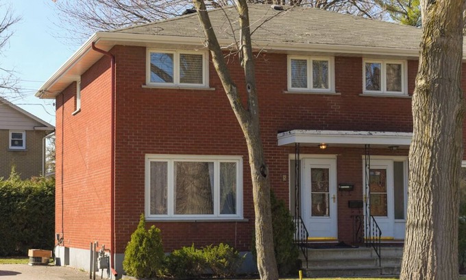 Manor Park House | Clean Spacious 4 Bedroom Home Manor Park 10mins Downtown Ottawa
