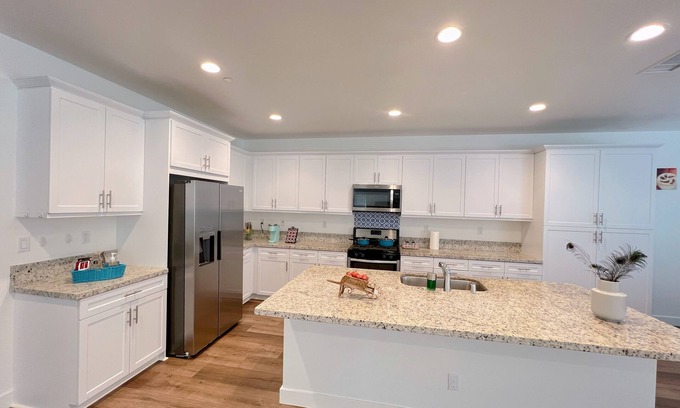 Ontario House | Clean& Spacious family home