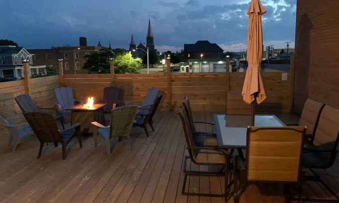 Escanaba Apartment | Clean, spacious, tastefully decorated 3 bedroom 2 bathroom Luxury Penthouse Apt