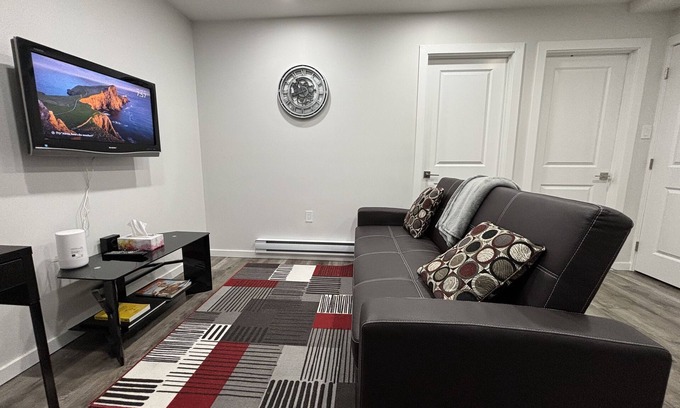 Leduc County House | Clean Stylish Cozy Suite with 2 Beds and Fast Wifi - 14mins to YEG