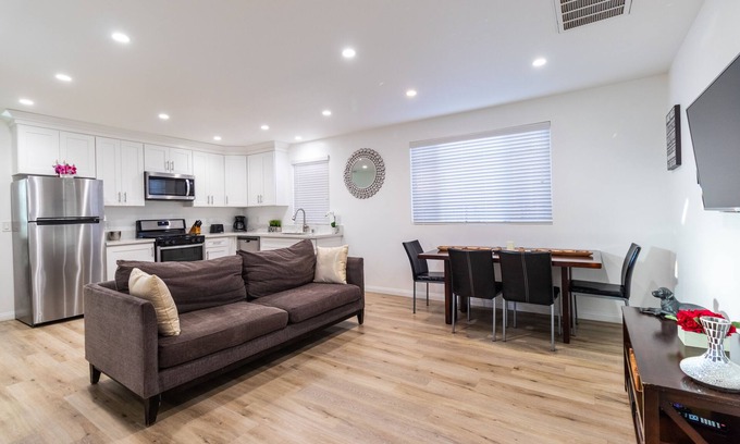 North Hollywood House | Clean & Stylish Home, Gated Parking, Yard, Fully Stocked, Monthly Discount, Pets