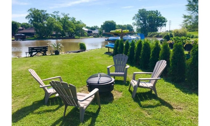 Lakeshore House | Clean two bedroom home on the water