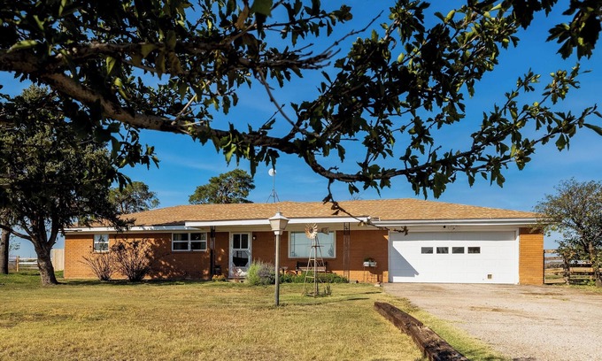Amarillo House | Clean West Texas home,safe,cozy. 3 bed,2 bath.Fam & pet friendly. 17mi PaloDuro