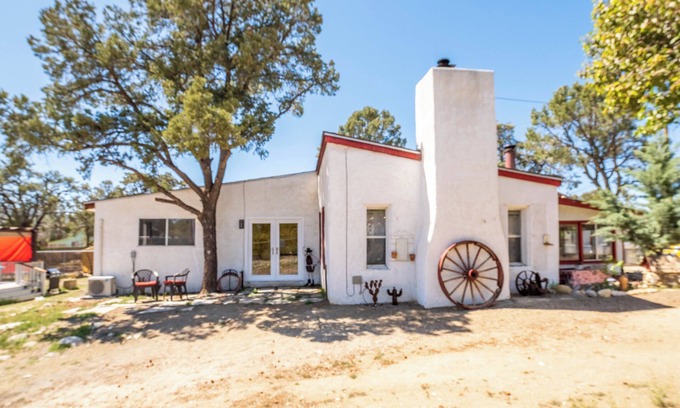 Pinyon Pines House | Clear Skies, Cozy Nights, Open for Guests