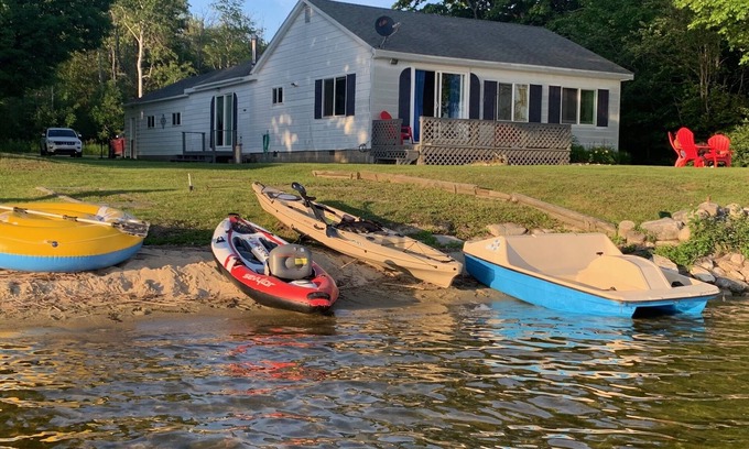 Moran Cottage | Clear Waters Lakefront Cottage- On the Water-near - Mackinaw City