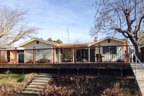 Clear Lake House | Clearlake Charmer