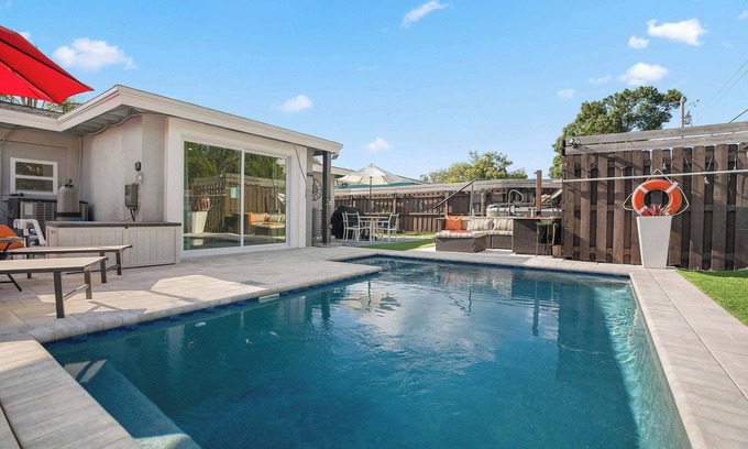 Clearwater House | Clearwater Escape Pool Spa Pet Friendly
