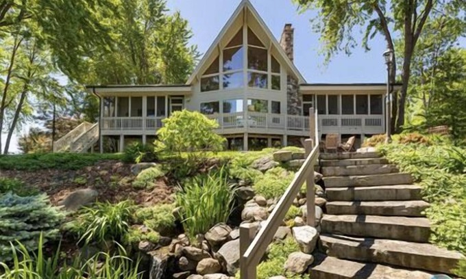 Annandale House | Clearwater Lake House